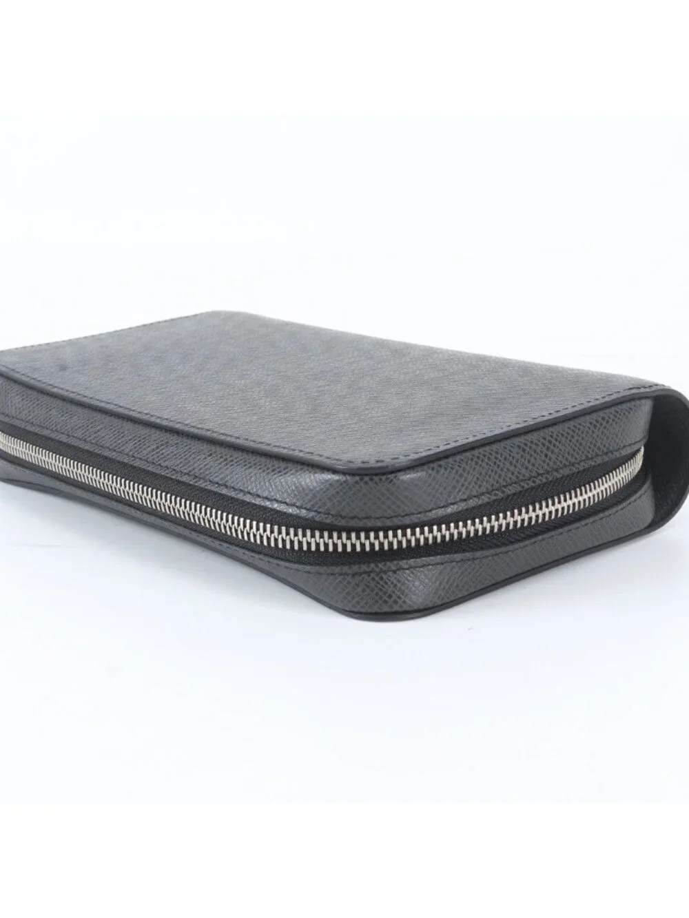 Louis Vuitton Taiga Zippy XL Organizer Leather Wallet Zip Around